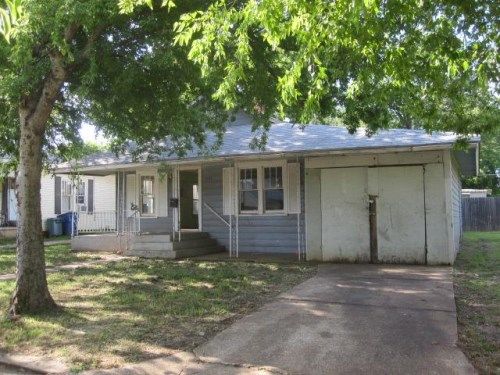 1705 W Walker St, Denison, TX 75020