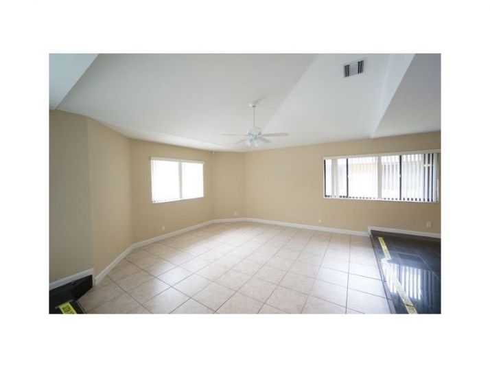 3930 NW 73 AV, Fort Lauderdale, FL 33319