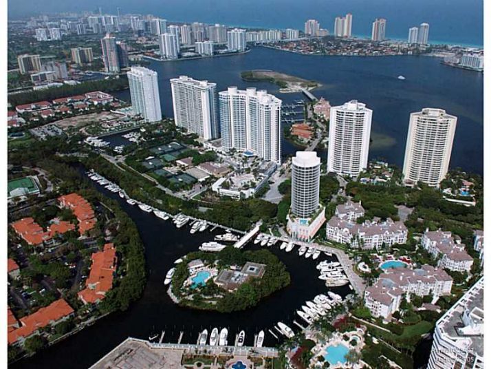 3500 MYSTIC POINTE DR # 1706, Miami, FL 33180
