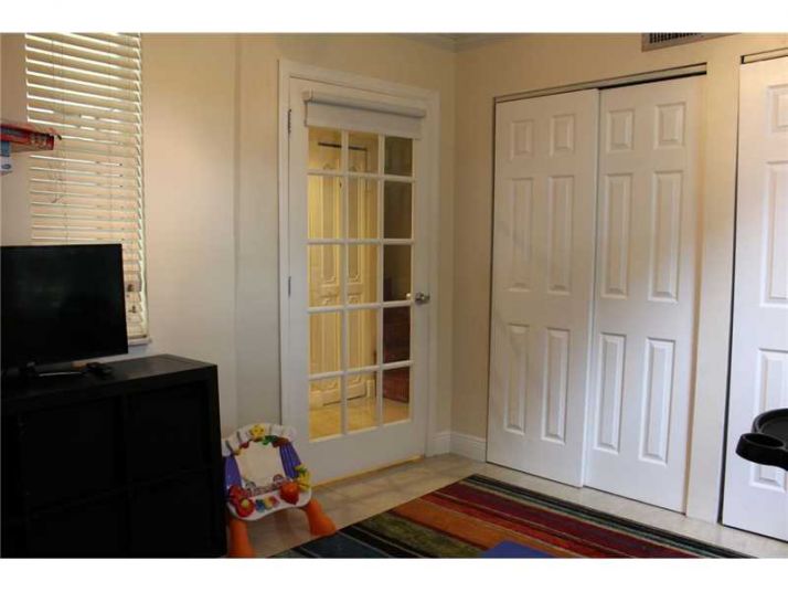 20300 W Country Club Dr # 114-3, Miami, FL 33180