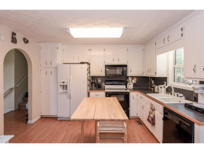 60 Greatwood Drive, White, GA 30184