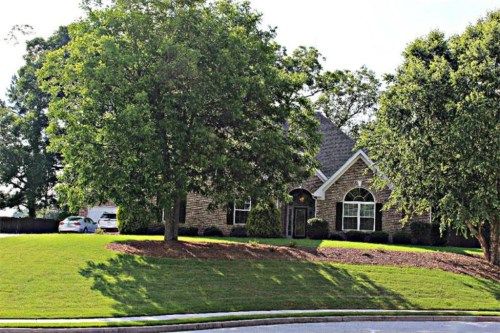 828 Cedar Stream Court, Loganville, GA 30052