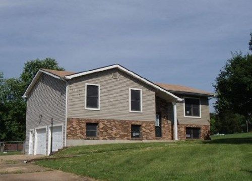 97 Bonnie Ln, Festus, MO 63028