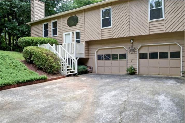 512 Hollow Court, Woodstock, GA 30189