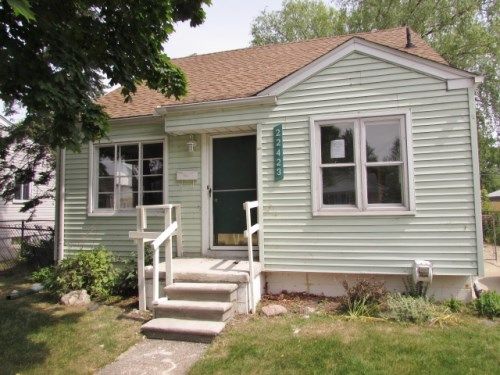 22423 Kramer St, Saint Clair Shores, MI 48080