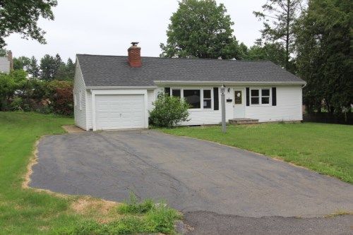 29 Laura Ln, Holyoke, MA 01040