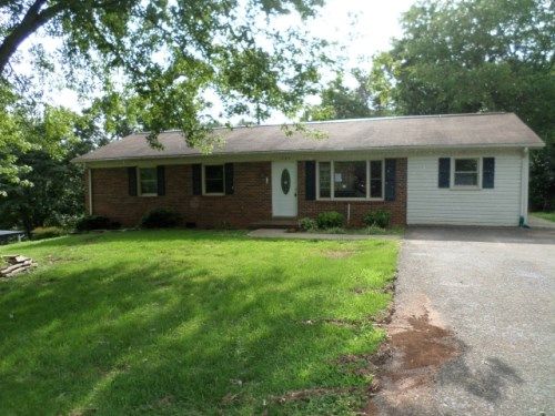284 Badgett Ave, Mount Airy, NC 27030