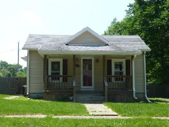 413 S Elm St, Lincoln, IL 62656