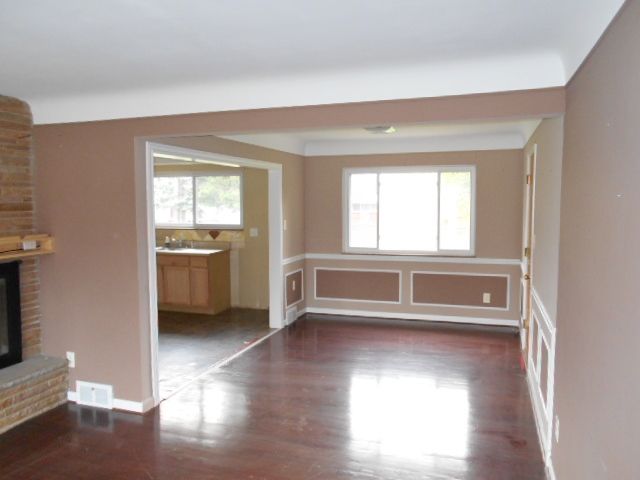 27900 Santa Ana Dr, Warren, MI 48093
