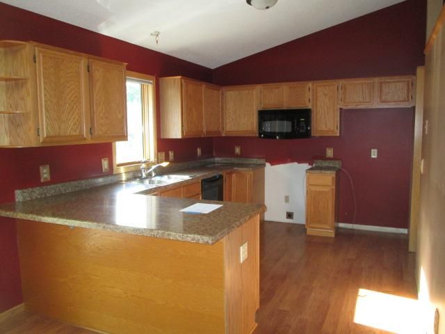 2215 Ide Ct, Saint Paul, MN 55109