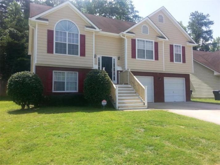 7642 Lakemoor Drive, Riverdale, GA 30296