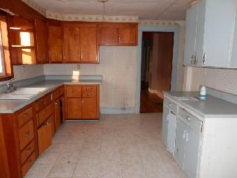 341 N Main St, Herscher, IL 60941