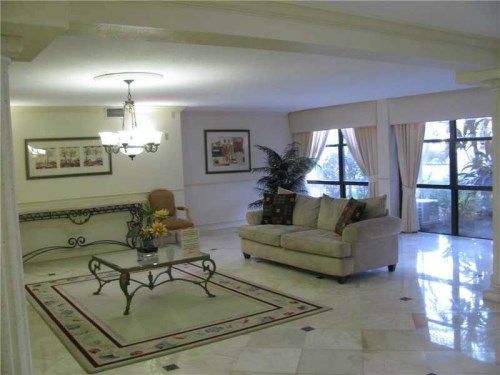 1000 Parkview Dr # 205, Hallandale, FL 33009