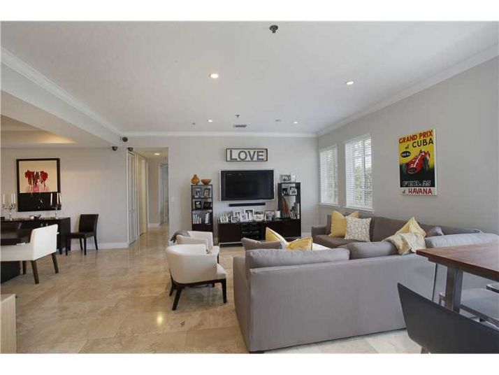 7440 SW 59 PL # 401, Miami, FL 33143