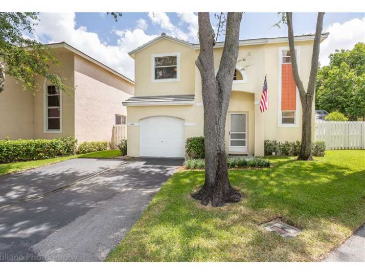 9880 NW 2 ST, Fort Lauderdale, FL 33324