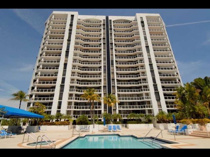 3598 YACHT CLUB DR # 203, Miami, FL 33180
