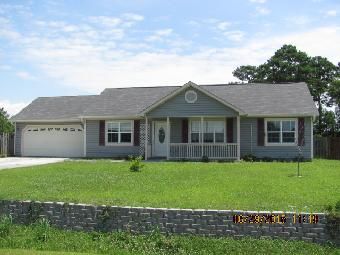 215 Zachary Ln, Hubert, NC 28539