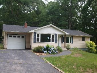 2 Van Tassell Dr, Gales Ferry, CT 06335