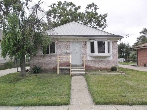 8540 Central, Center Line, MI 48015