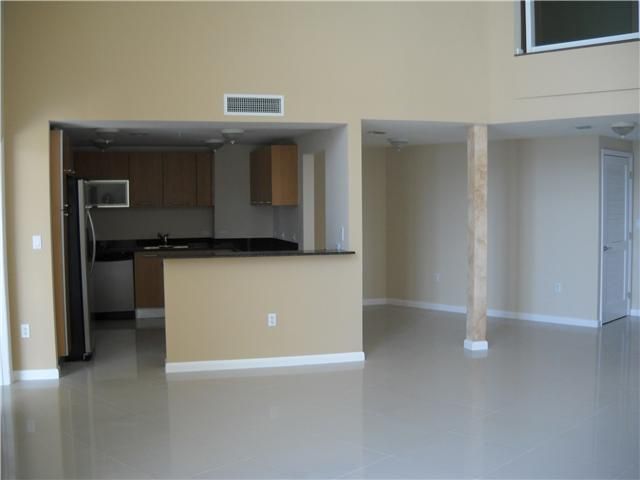 3000 NE 188 ST # 702, Miami, FL 33180