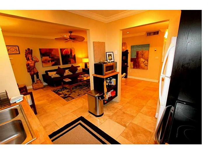 221 MERIDIAN AV # 303, Miami Beach, FL 33139