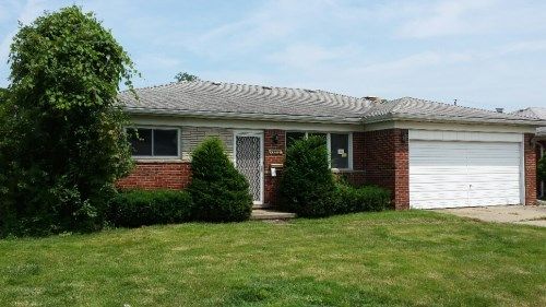29516 Apolonia Dr, Warren, MI 48092