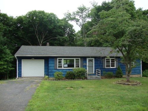 18 Crestdale Dr, Danbury, CT 06811