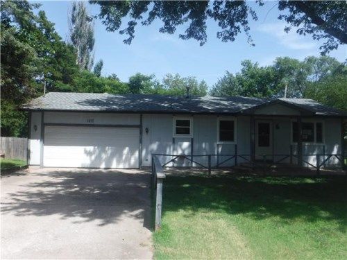 1412 Custer Ln, Augusta, KS 67010