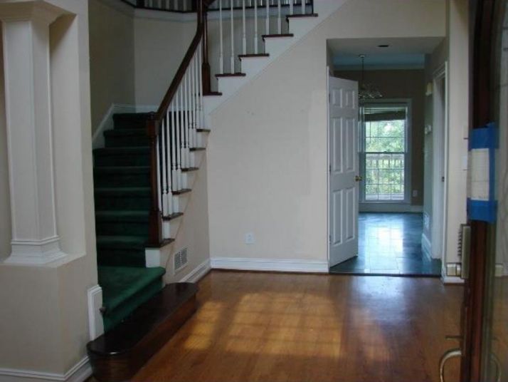 824 Mountain View Run, Stone Mountain, GA 30087