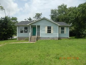 2216 Pierce Ave, Rockford, IL 61103