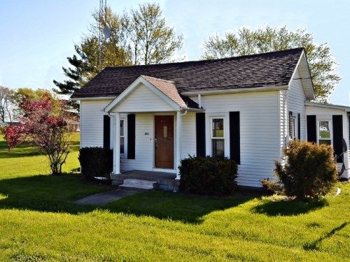 201 N English St, Sidell, IL 61876