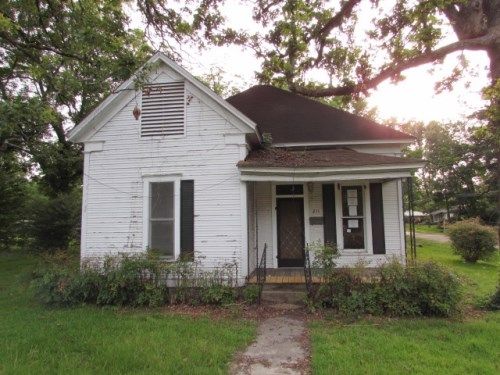 211 S 5th Street, Ashdown, AR 71822