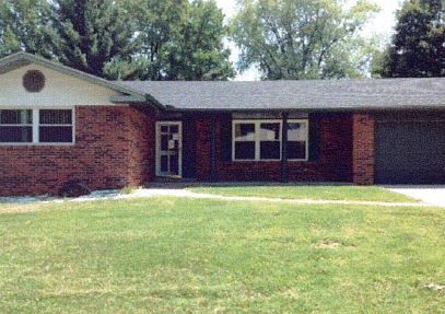 312 Harrisburg Dr, Belleville, IL 62223