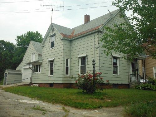 62 Harvard St, Auburn, ME 04210