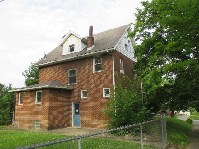 441 Lawrence Ave, Girard, OH 44420