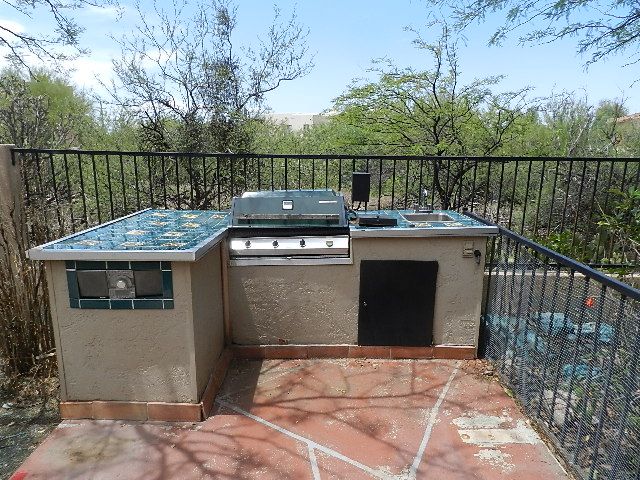 6041 N Tocito Pl, Tucson, AZ 85718