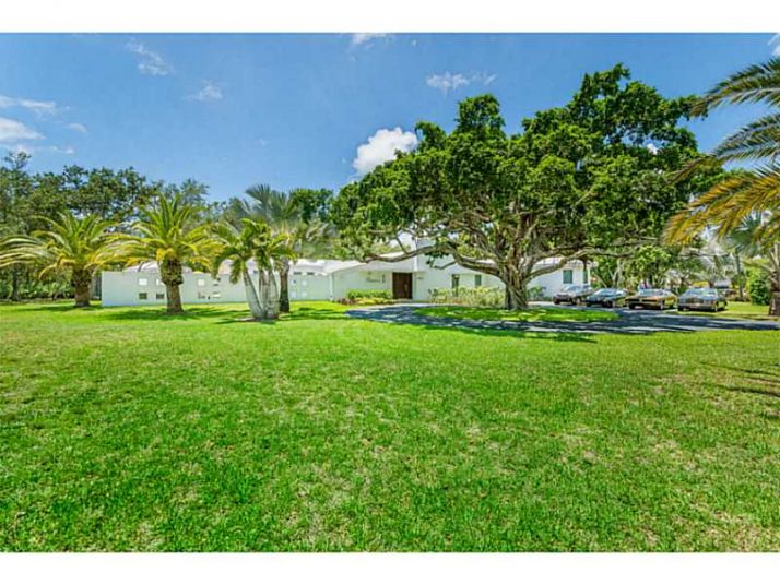 6200 Rolling Road Dr, Miami, FL 33156