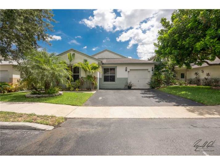 20736 NW 3 CT, Hollywood, FL 33029