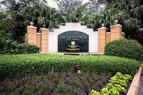 19999 E COUNTRY CLUB DR # 1202, Miami, FL 33180
