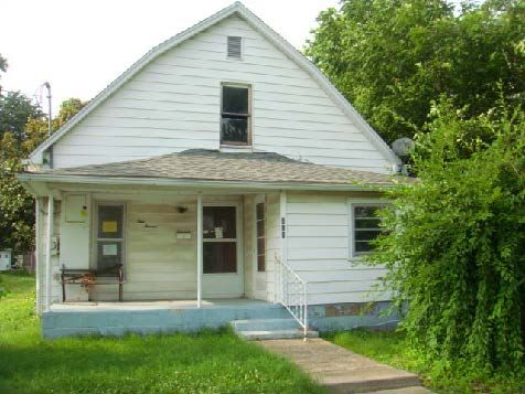 411 Lawrence St, Benton, IL 62812