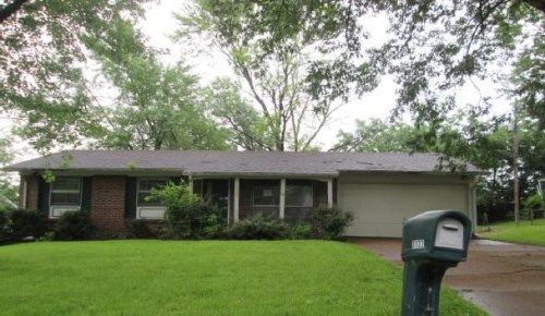 1122 Dawn Valley Dr, Maryland Heights, MO 63043