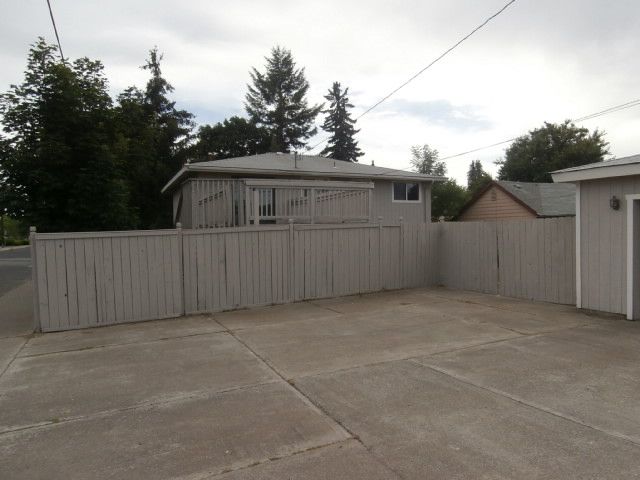 2939 E Columbia Ave, Spokane, WA 99208