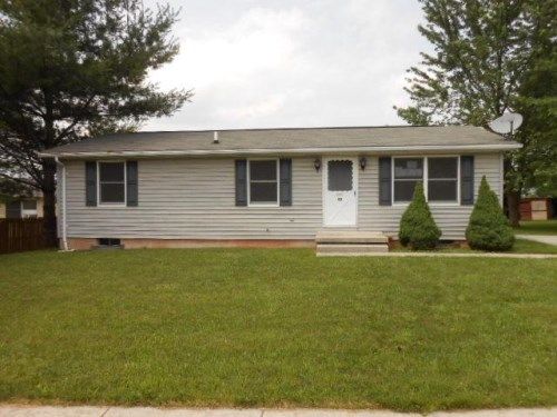 25w Locust Ln, New Oxford, PA 17350