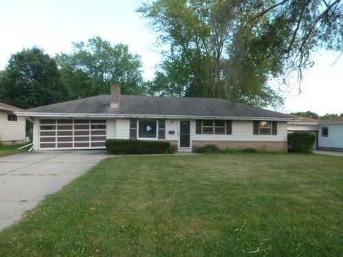 813 N Moreland Blvd, Waukesha, WI 53188