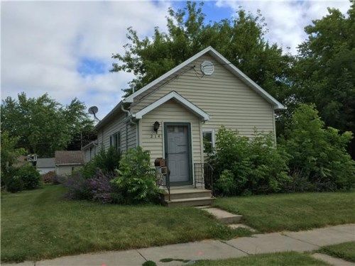 214 W 10th St, Kaukauna, WI 54130