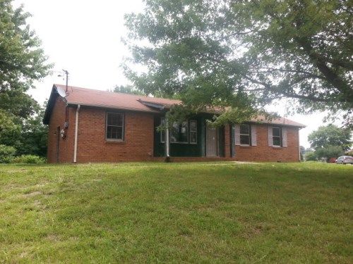 1311 Courtney Dr, Clarksville, TN 37042