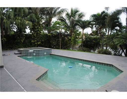 19240 SW 30 ST, Hollywood, FL 33029