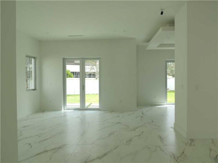 8221 NW 34 DRIVE, Miami, FL 33122