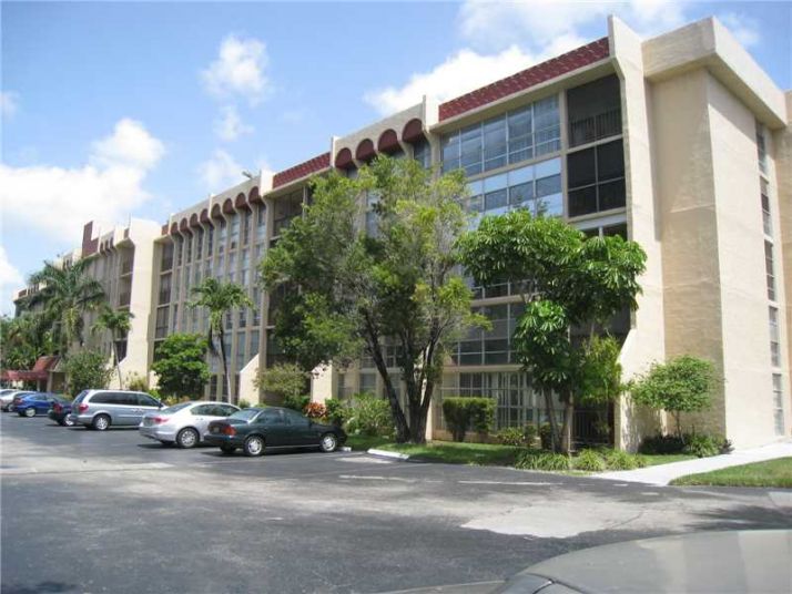2101 ATLANTIC SHORES BL # 419, Hallandale, FL 33009