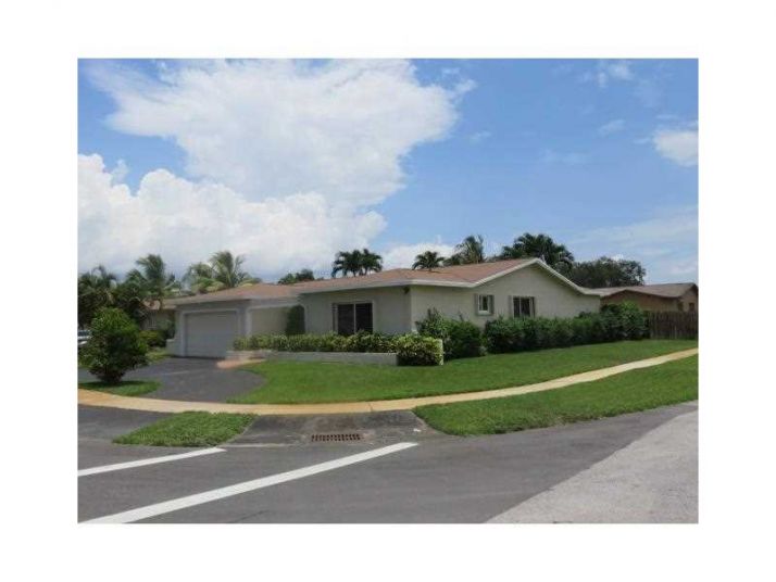 1101 NW 91 AV, Hollywood, FL 33024